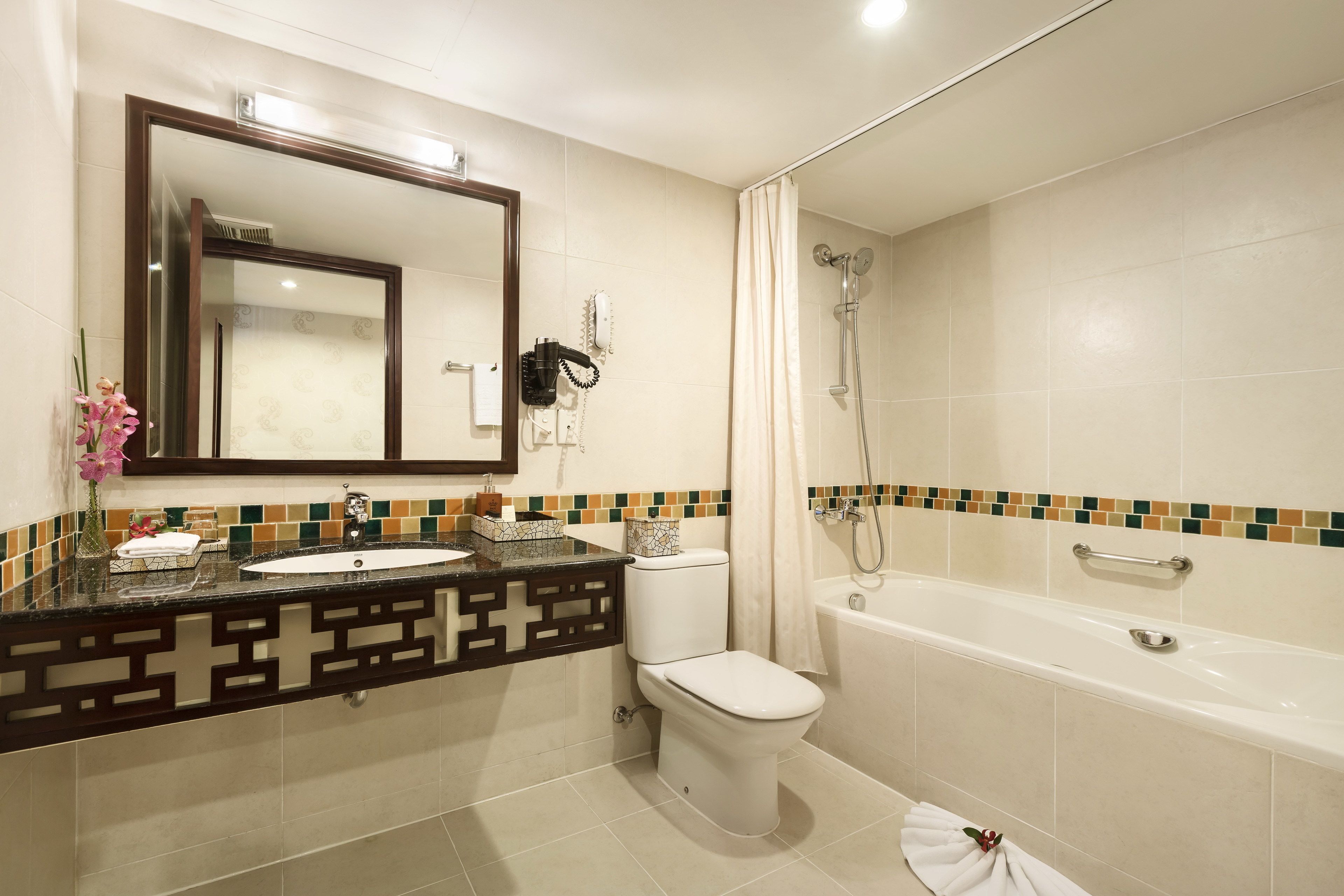 A bathroom with a toilet, sink, and bathtub.