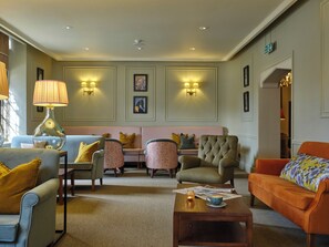 로비 좌석 공간