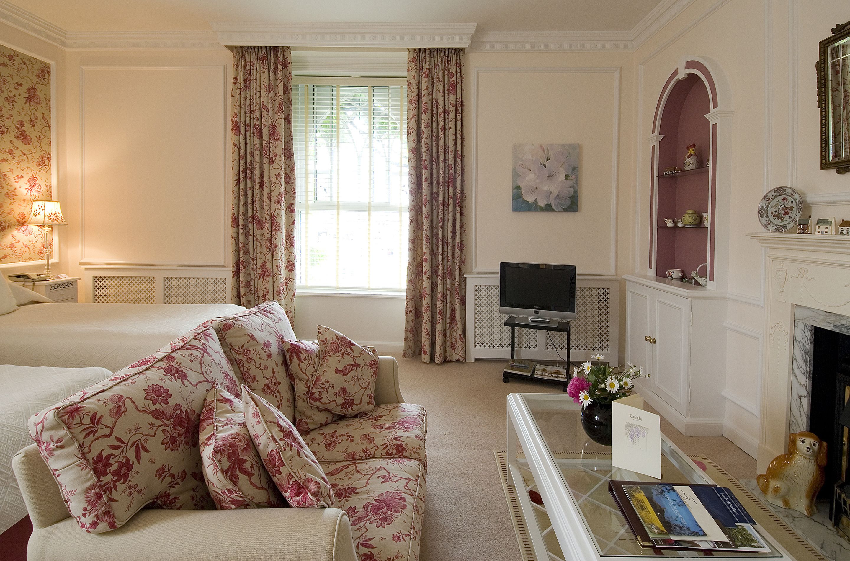 1 bedroom, in-room safe, desk, blackout curtains