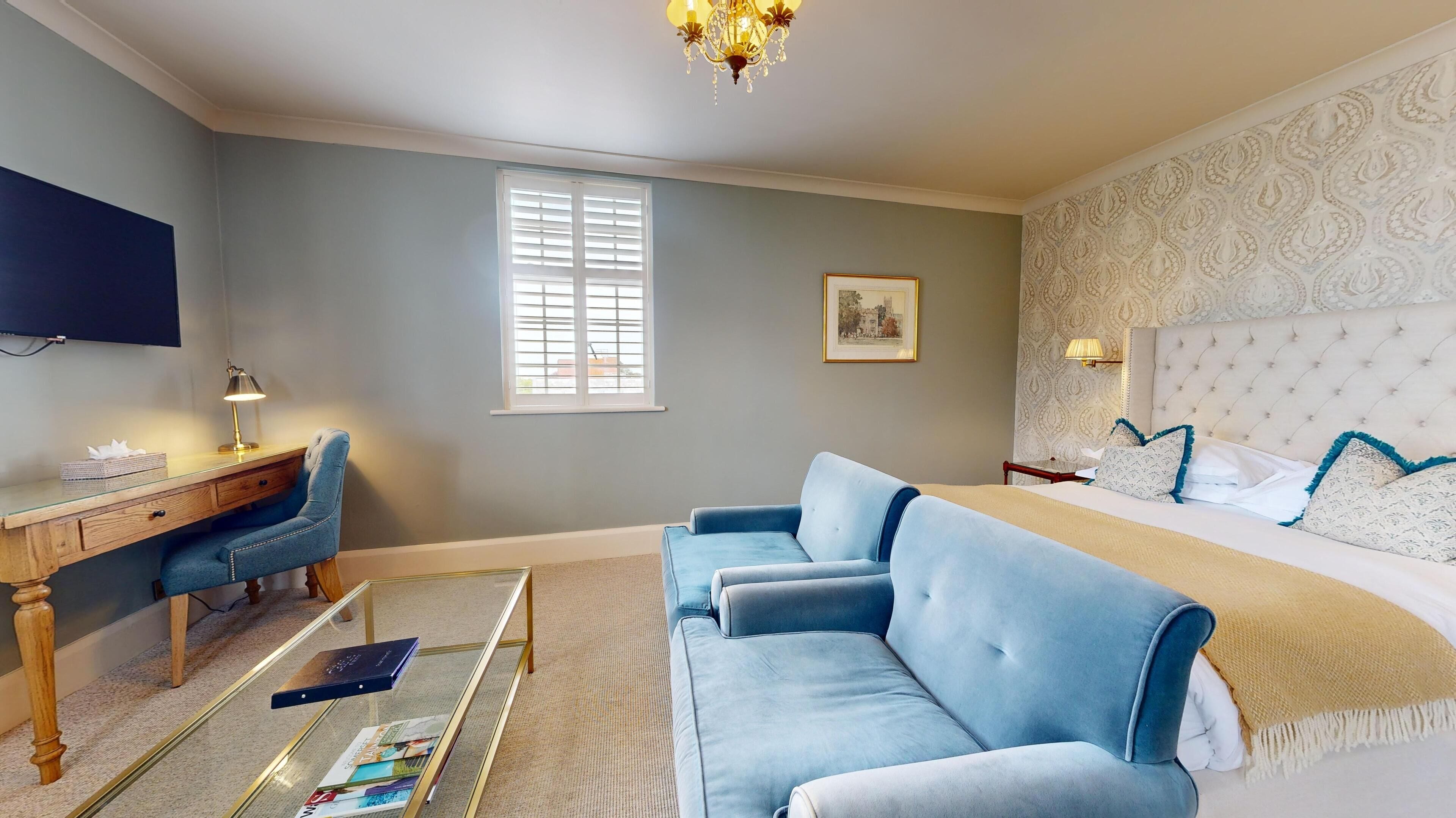 castle suite | 1 bedroom, in-room safe, desk, blackout curtains