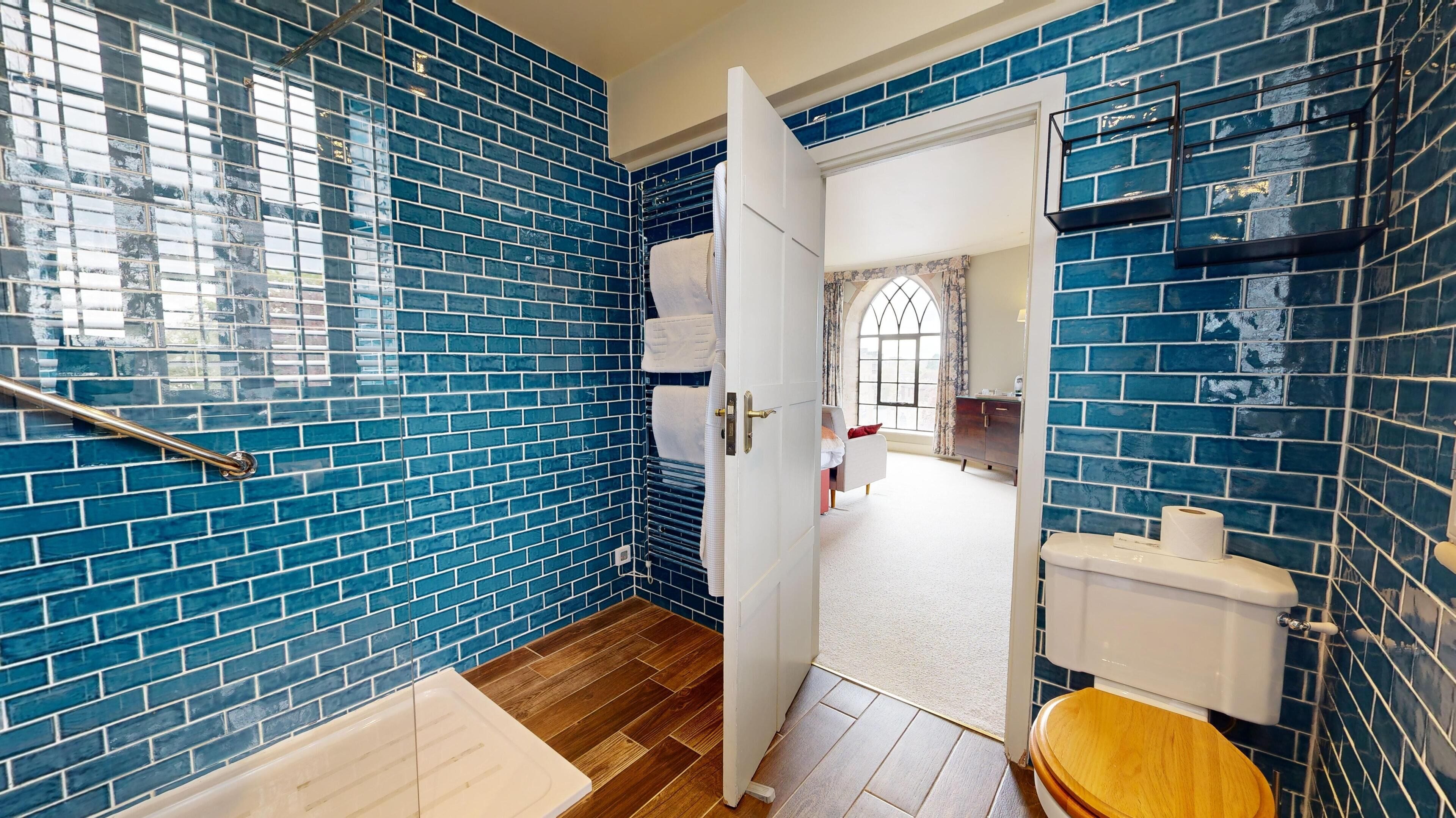 castle suite | bathroom | free toiletries, hair dryer, towels