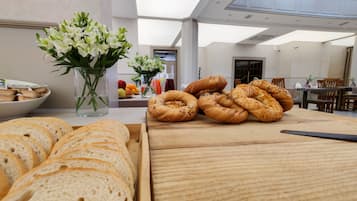 Desayuno buffet (PLN 40 por persona)