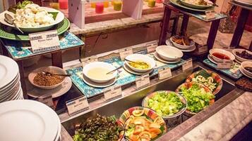 Daily buffet breakfast (MYR 25 per person)