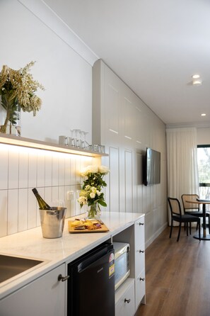 Courtyard Suite | Premium bedding, down comforters, pillowtop beds, minibar - Clare Country Club (Clare)