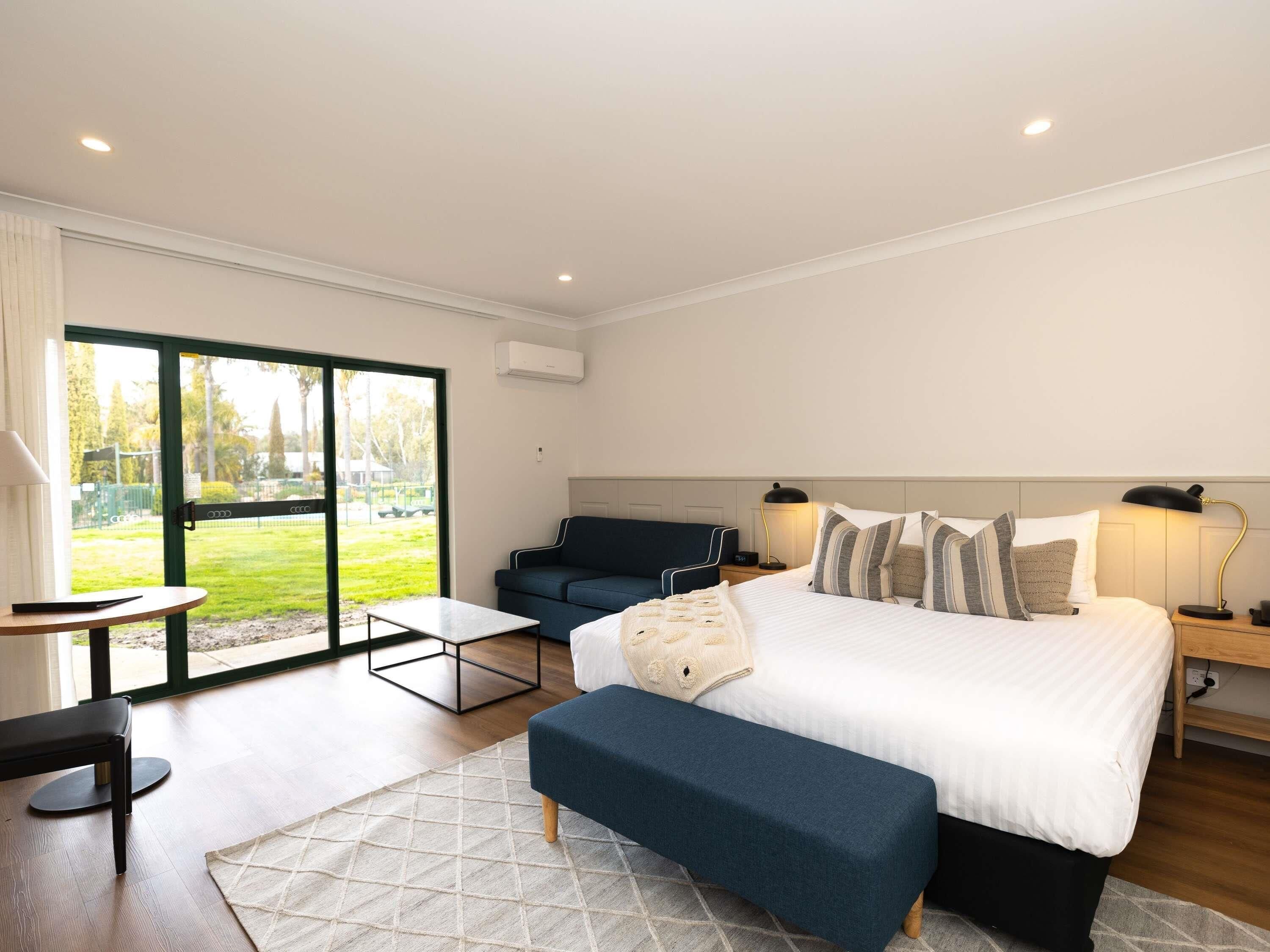 غرفة سوبيريور - سرير ملكي | أغطية فراش متميزة وألحفة محشوة بالريش وأسرّة بطبقة علوية مريحة وميني بار