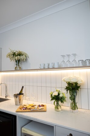 Courtyard Suite | Private kitchen