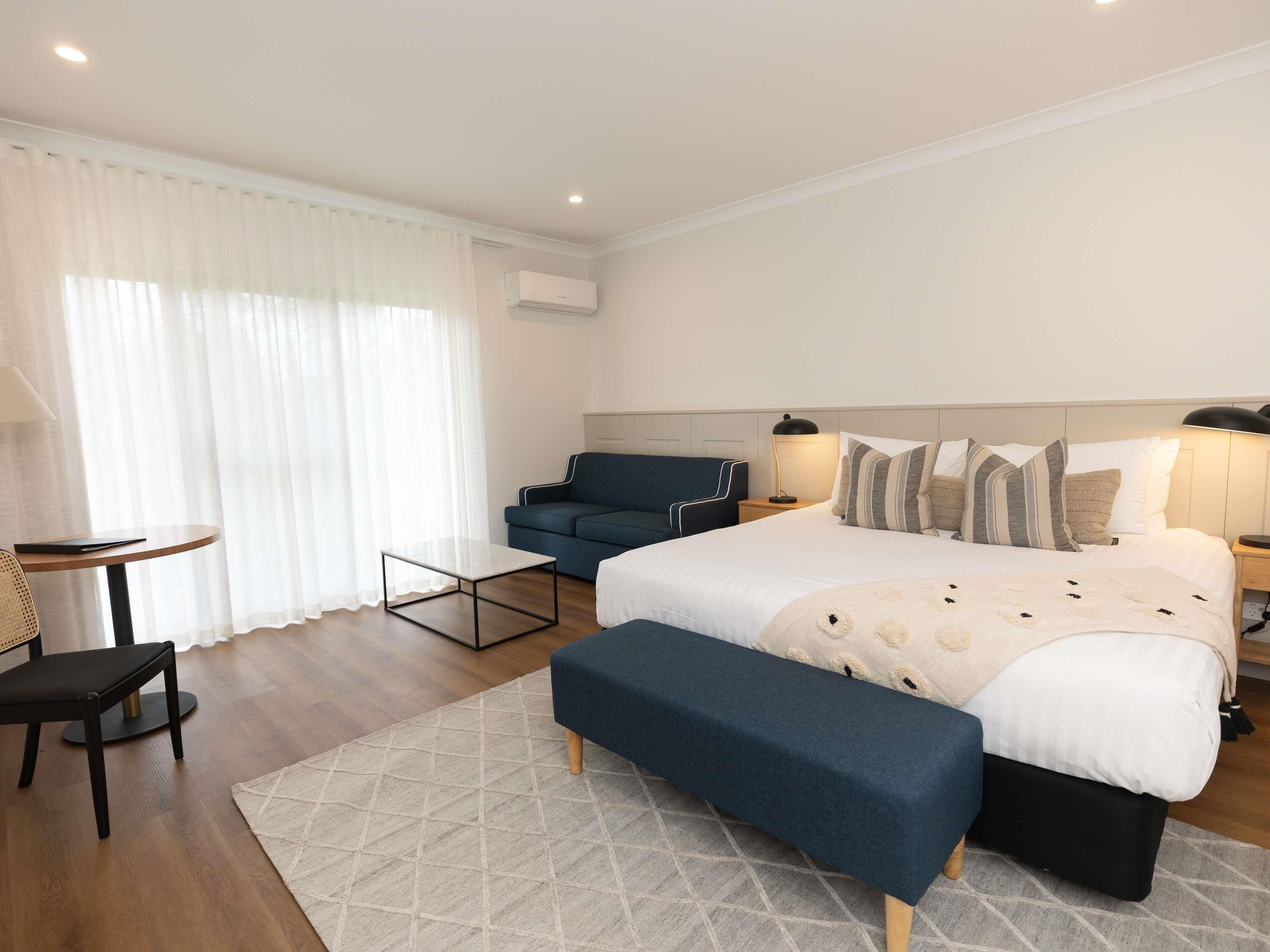 Deluxe Room, 1 King Bed | Premium bedding, down comforters, pillowtop beds, minibar