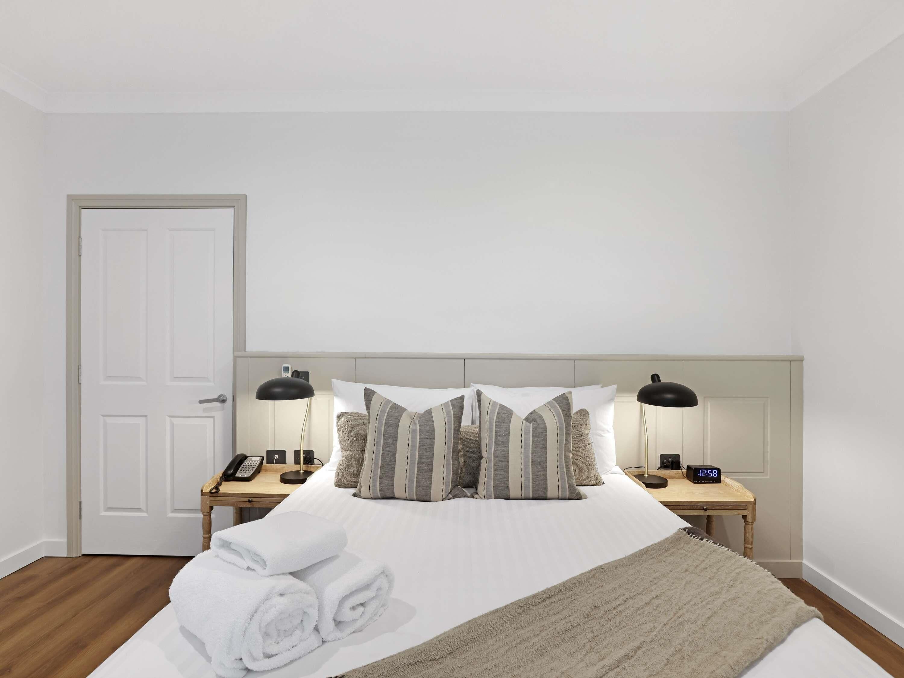 Deluxe Suite, 1 Queen Bed with Sofa bed | Premium bedding, down comforters, pillowtop beds, minibar