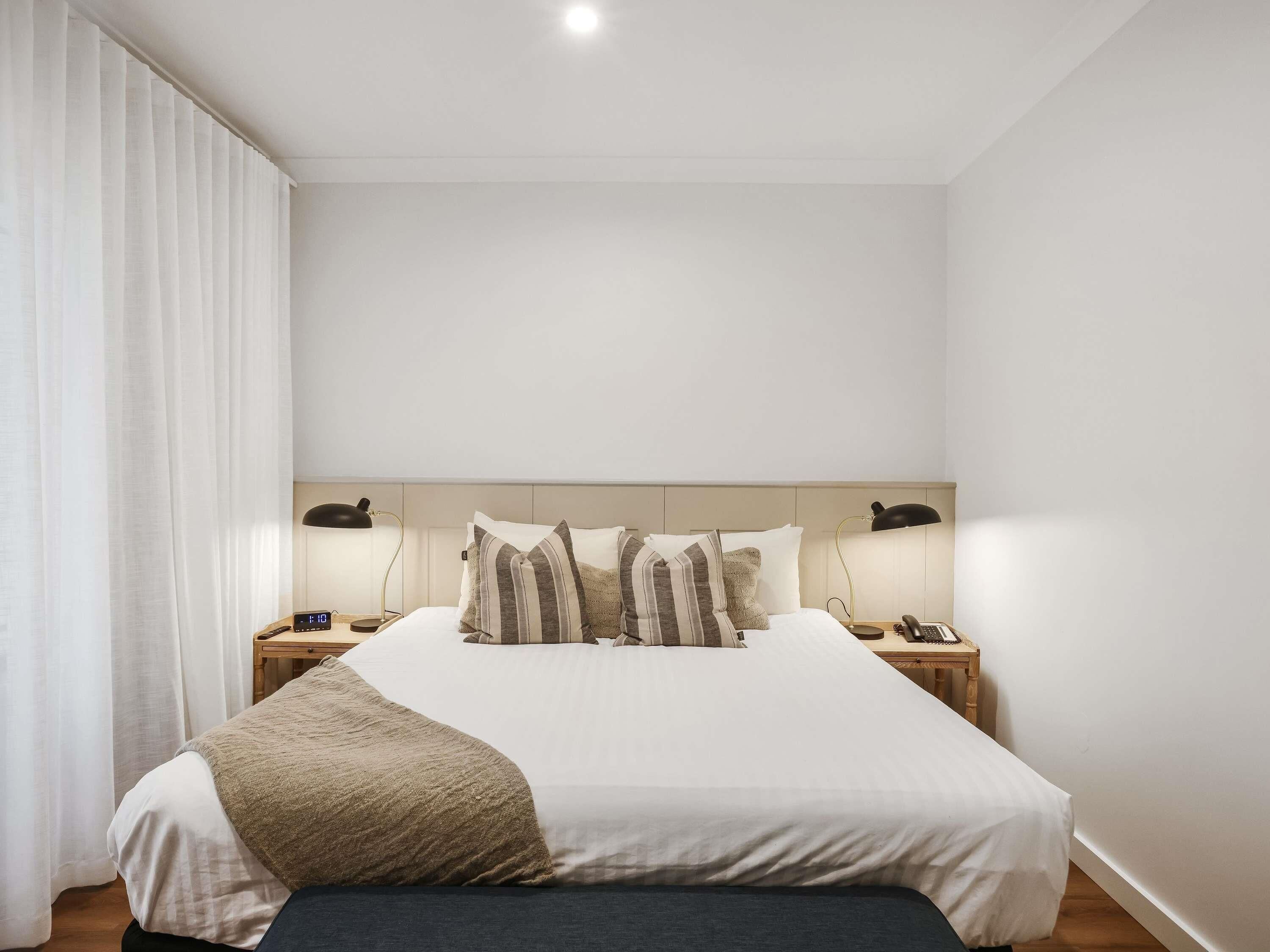 Deluxe Suite, Multiple Beds | Premium bedding, down comforters, pillowtop beds, minibar