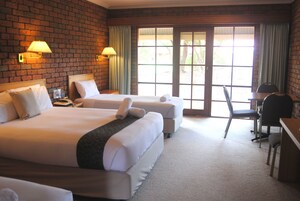 Triple Room | Desk, iron/ironing board, free WiFi, bed sheets