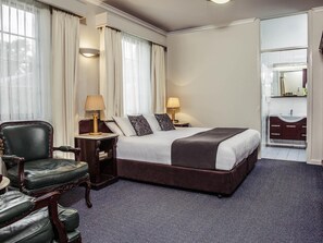 Room, 1 King Bed (Lodge) | Minibar, in-room safe, desk, iron/ironing board - Mercure Ballarat Hotel and Convention Centre (Golden Point (Ballarat))