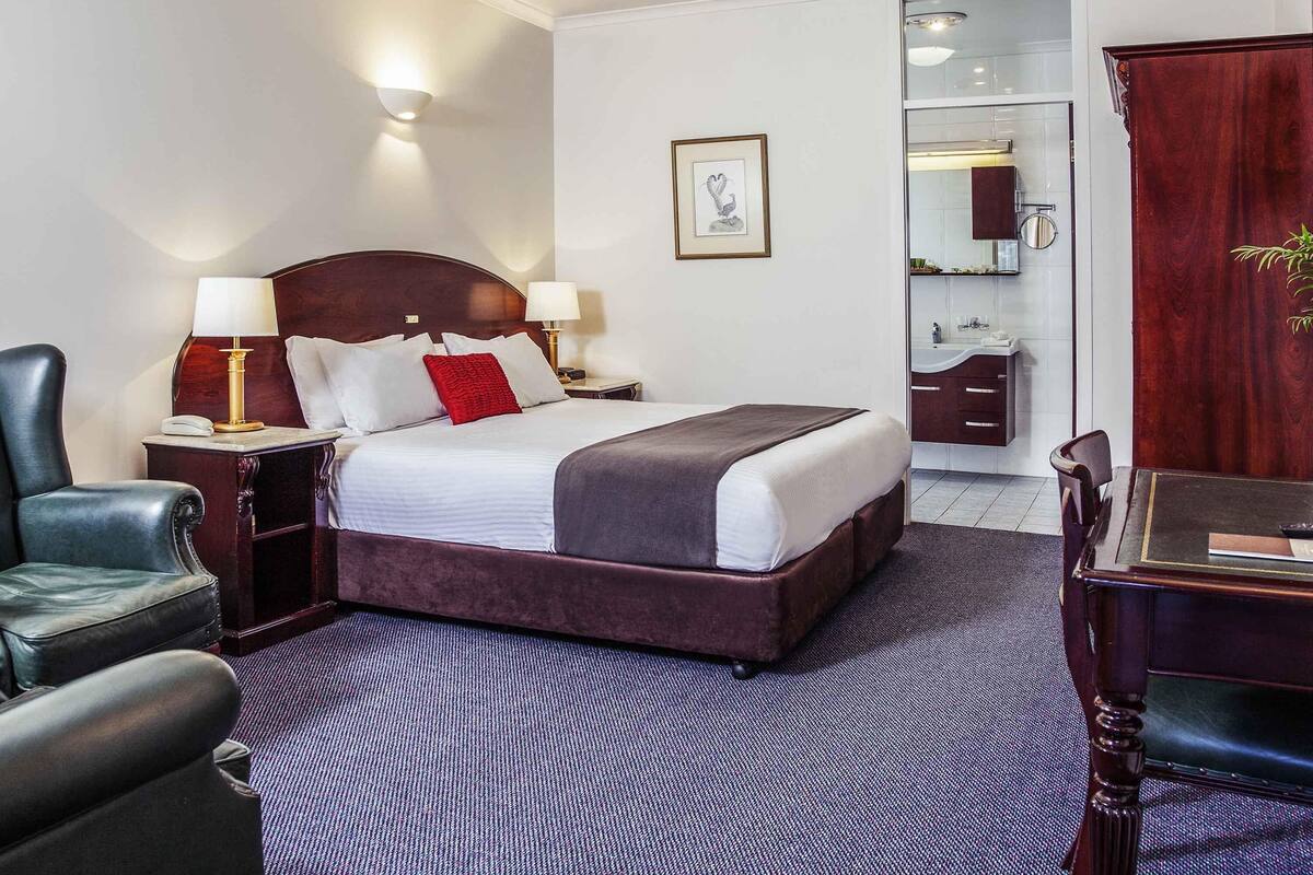 Quarto, 1 cama King (Lodge) | Frigobar, cofres nos quartos, escrivaninha