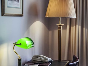 Room, Multiple Beds (Courtyard) | Minibar, in-room safe, desk, iron/ironing board - Mercure Ballarat Hotel and Convention Centre (Golden Point (Ballarat))