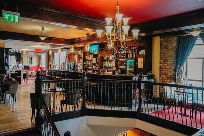 Dillons Hotel
