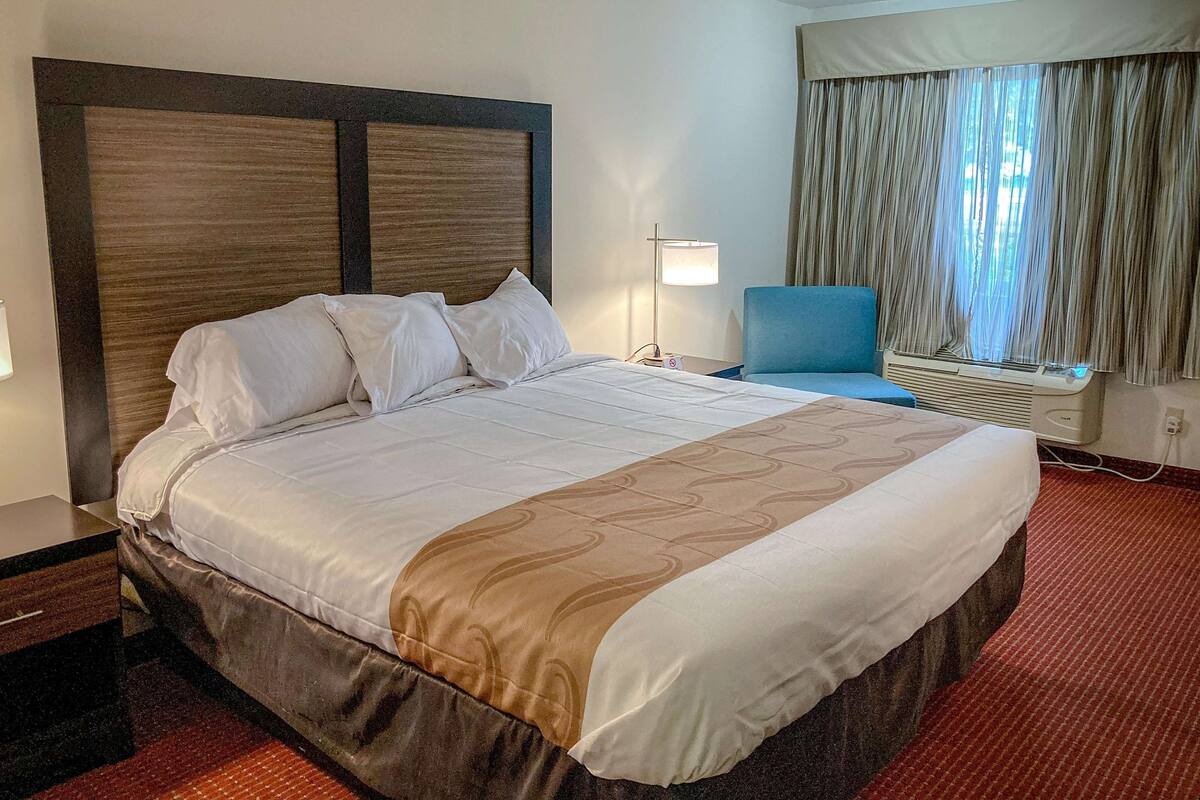 Desk, laptop workspace, blackout drapes, free WiFi