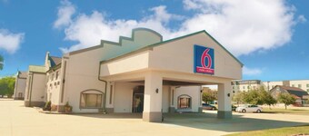Motel 6 Elkhart, IN