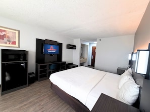 Desk, laptop workspace, blackout drapes, free WiFi - Motel 6 Elkhart, IN (Elkhart)