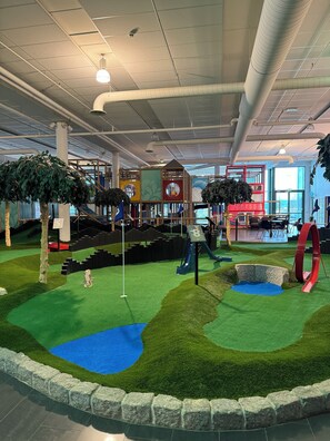 Mini-golf