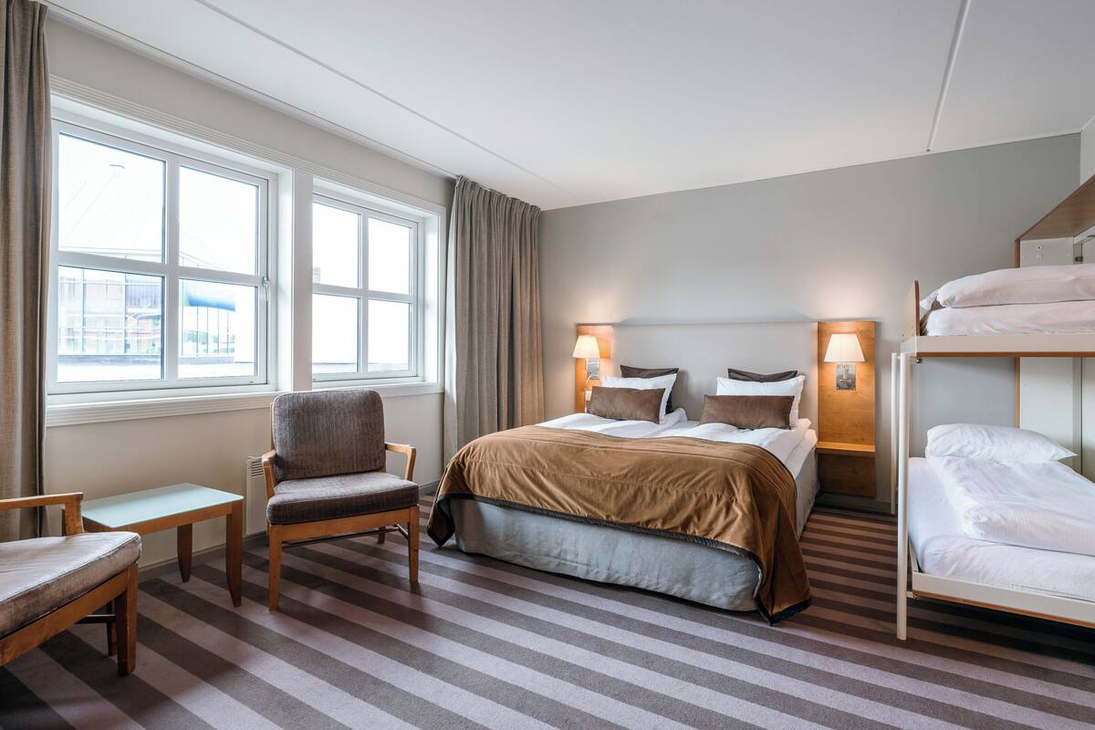 family room, 1 double bed, non smoking | pillow-top beds, cots/infant beds, bed sheets