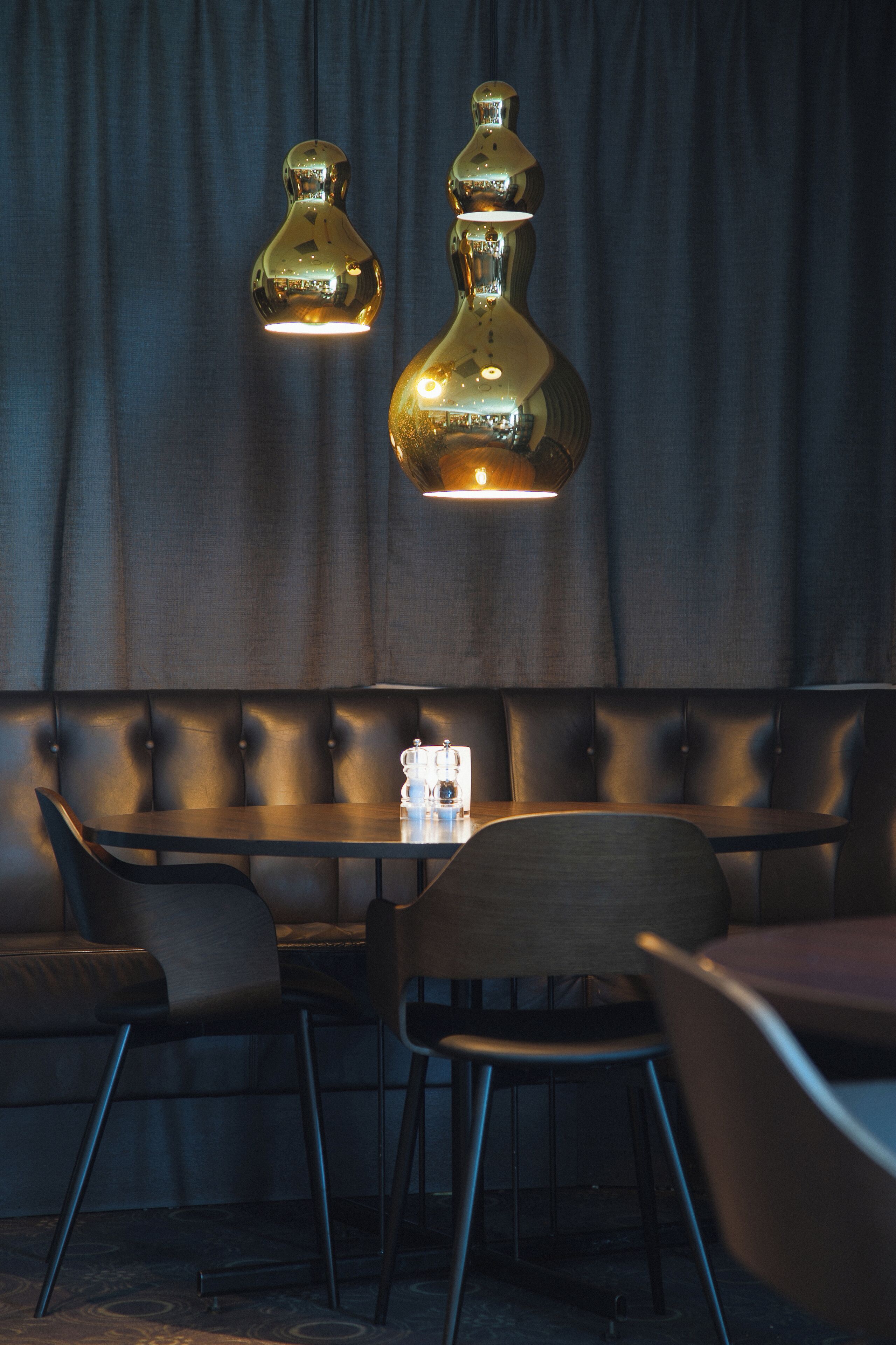 Petit déjeuner et dîner servis sur place