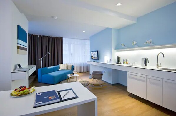 Studio | Living area | Flat-screen TV