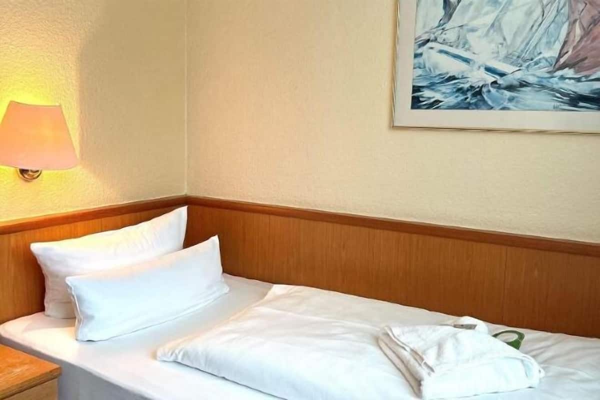 1 bedroom, hypo-allergenic bedding, in-room safe, desk