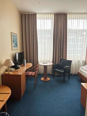 Business Room, 1 Twin Bed | 1 bedroom, hypo-allergenic bedding, in-room safe, desk - Sure Hotel by Best Western Wilhelmshaven City (Wilhelmshaven)