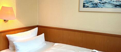 Comfort Single Room | 1 bedroom, hypo-allergenic bedding, in-room safe, desk