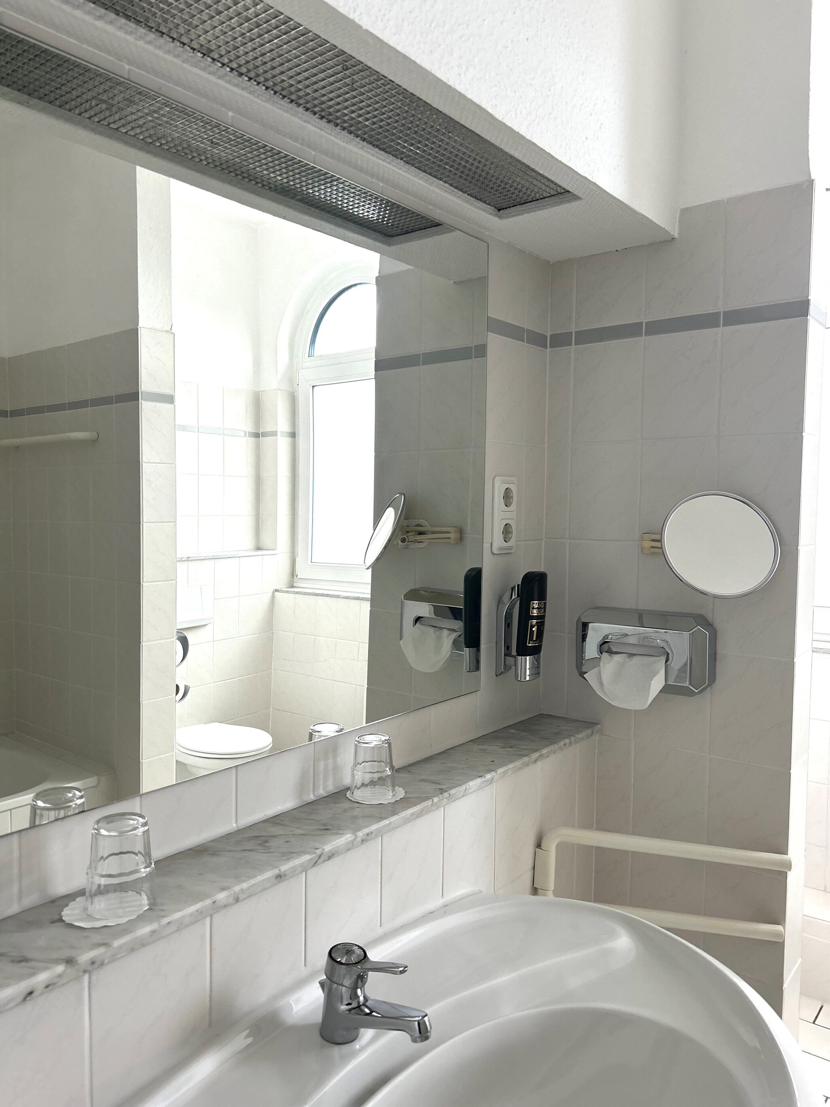 comfort double room | bathroom | free toiletries, hair dryer, towels