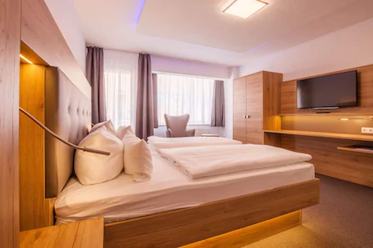 triple room | living area | 35-inch flat-screen tv with cable channels