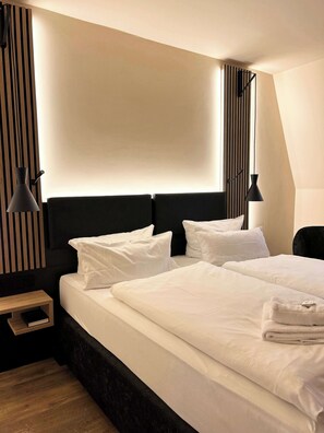 Standard Room, 2 Twin Beds | 1 bedroom, hypo-allergenic bedding, in-room safe, desk