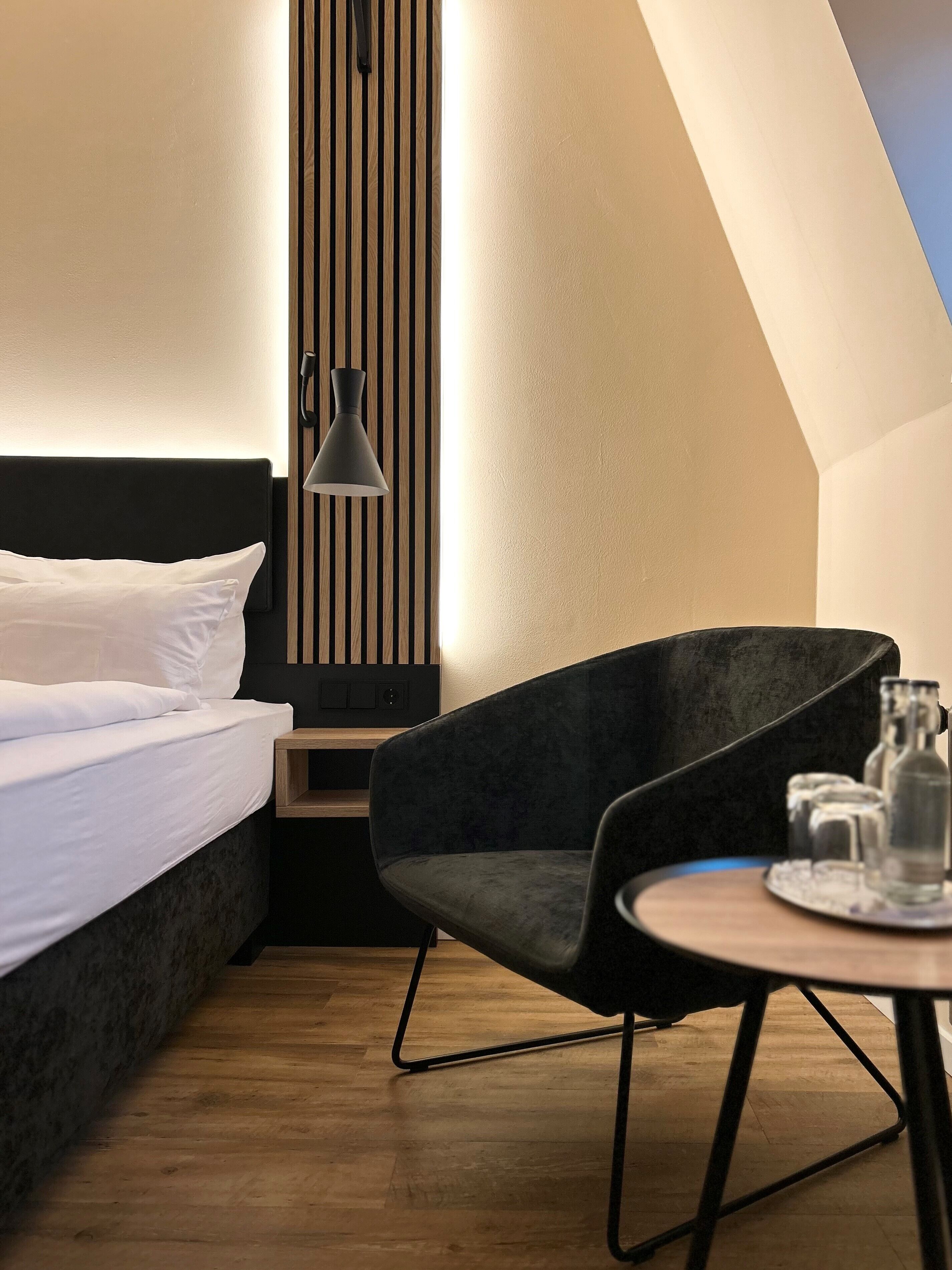 business double room | hypo-allergenic bedding, in-room safe, desk, blackout curtains