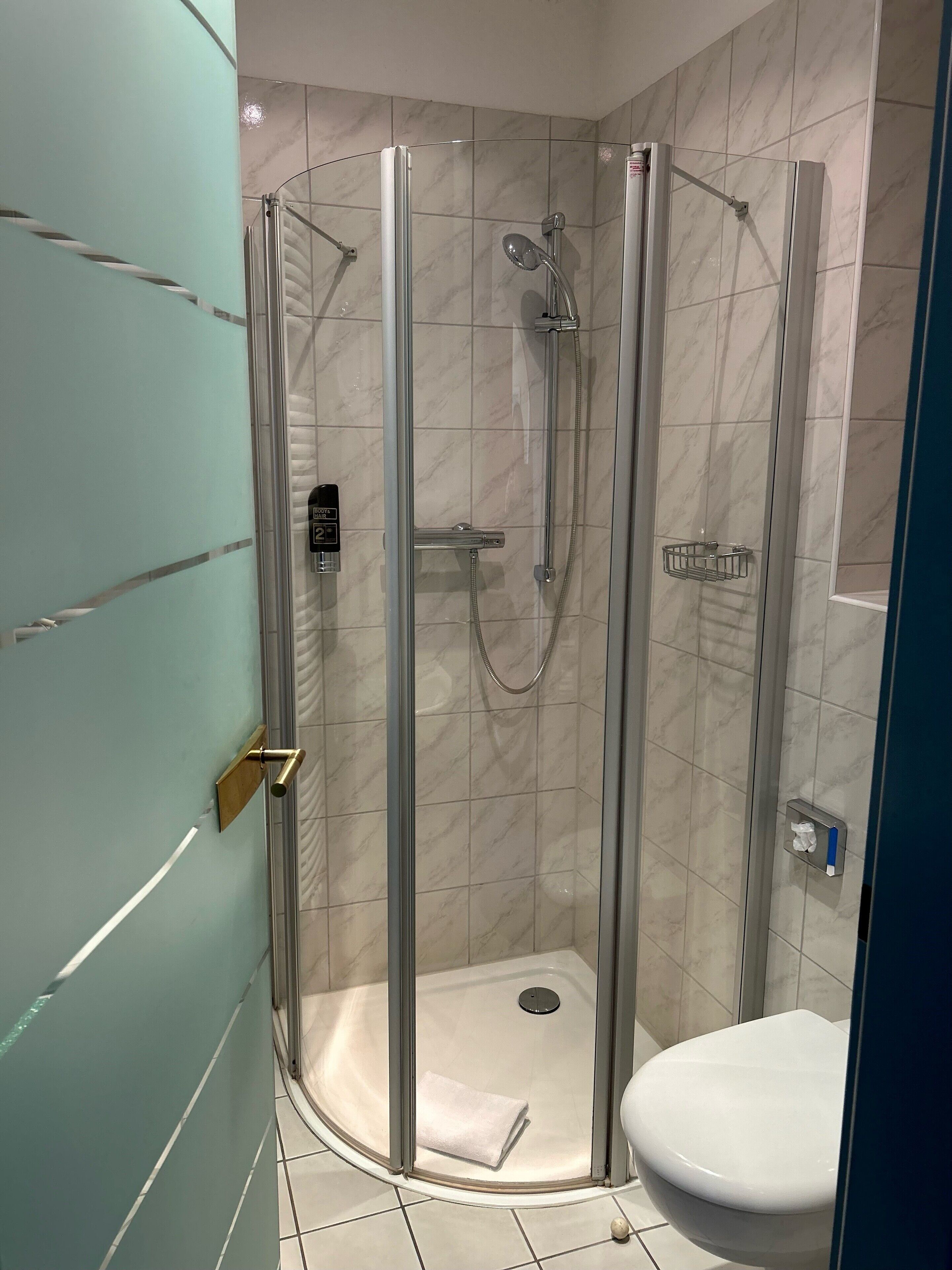 business single room | bathroom | free toiletries, hair dryer, towels