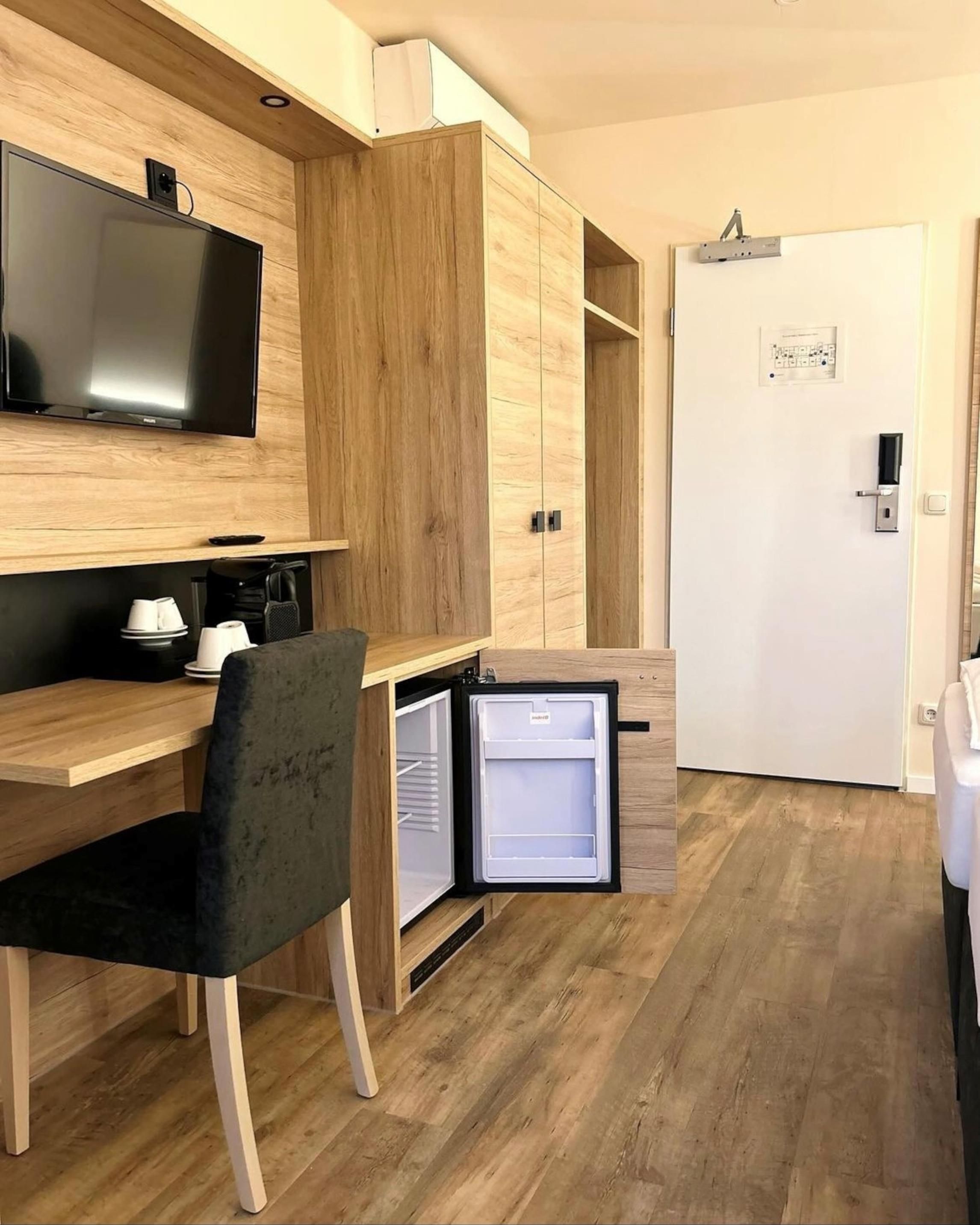 Habitación estándar, 2 camas individuales | 1 dormitorio, ropa de cama hipoalergénica, caja fuerte y escritorio