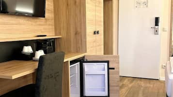 Habitación estándar, 2 camas individuales | 1 dormitorio, ropa de cama hipoalergénica, caja fuerte y escritorio
