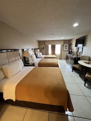 Signature Triple Room | 1 bedroom, individually decorated, blackout drapes, iron/ironing board