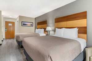 Habitación estándar, 2 camas Queen size, para no fumadores | Escritorio, tabla de planchar con plancha y cunas gratuitas 