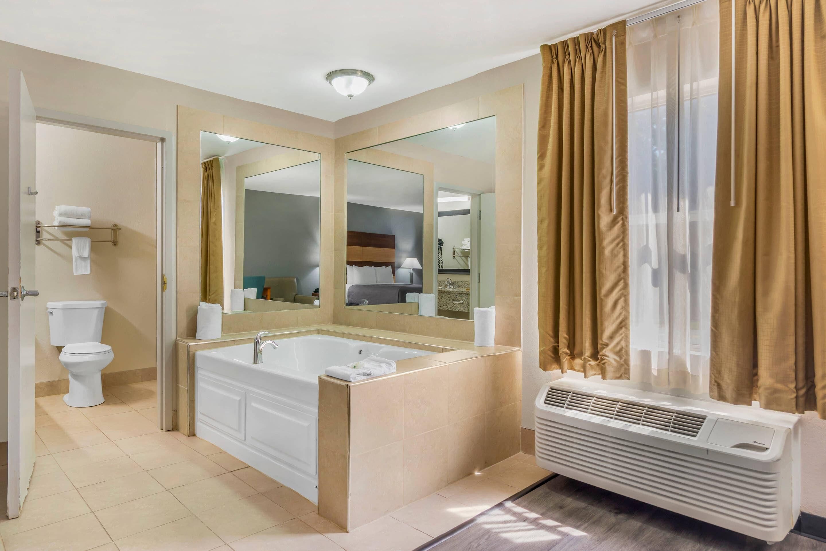 Room, 1 King Bed, Non Smoking (Upgrade)