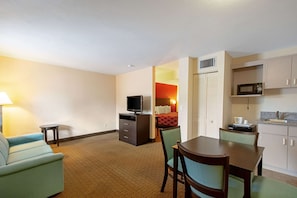 Pillowtop beds, iron/ironing board, free WiFi, bed sheets