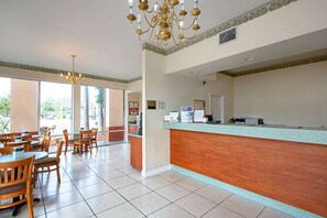 Lobby - Econo Lodge Inn & Suites Clearwater Central (Clearwater)
