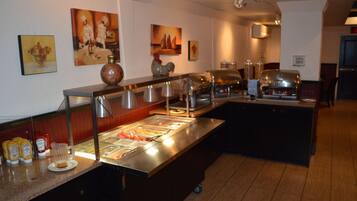 Daily buffet breakfast (CAD 14.35 per person)