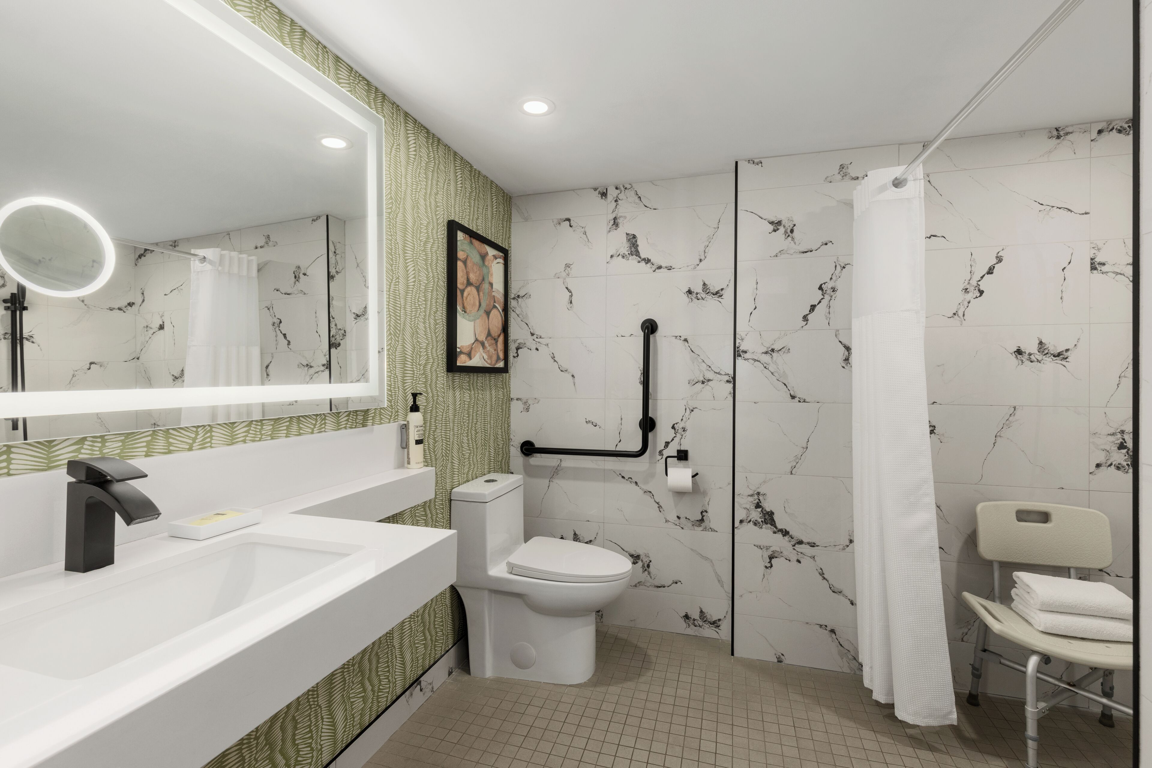 Douche, articles de toilette écologiques, sèche-cheveux