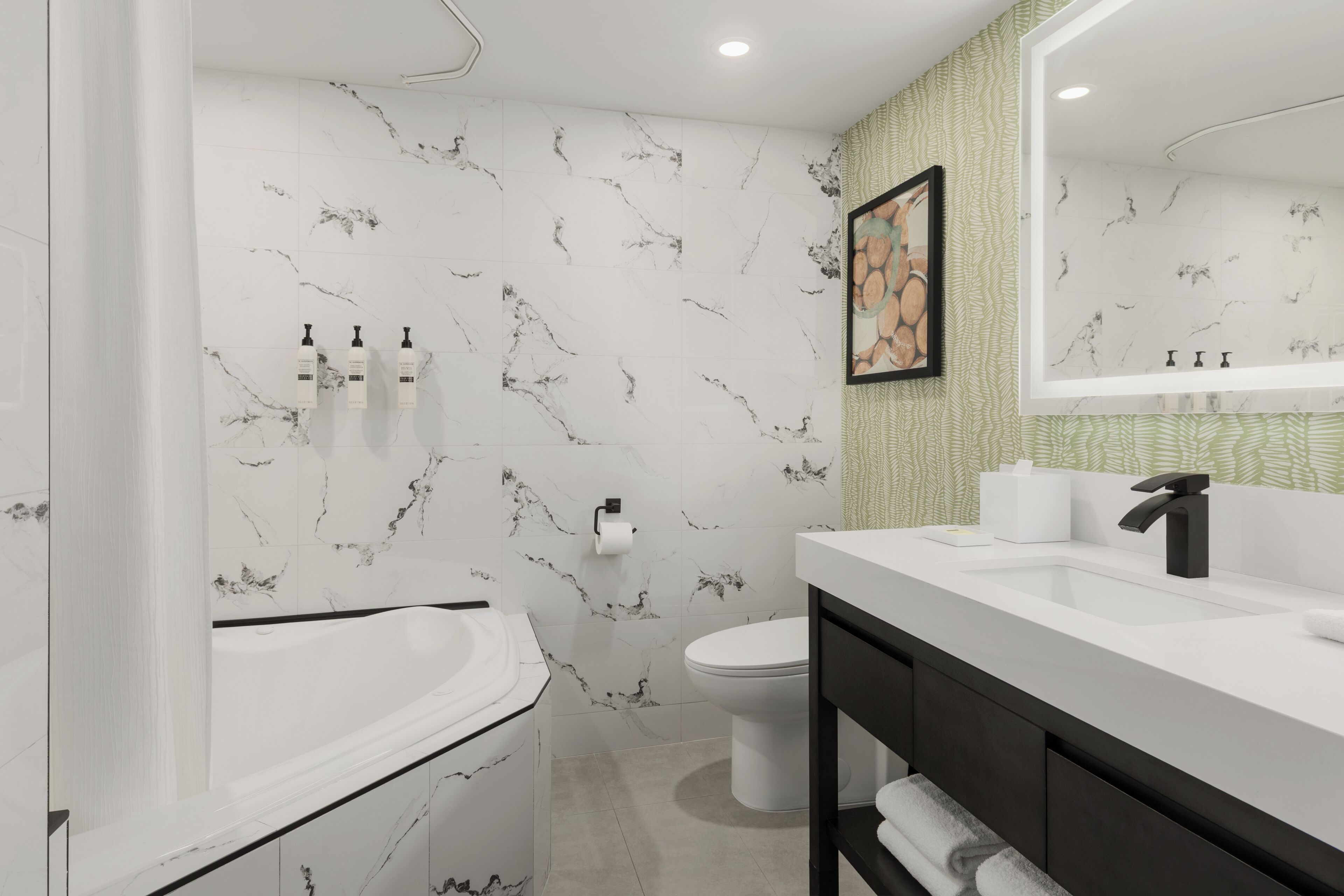 Ducha, artículos de higiene personal ecológicos y secador de pelo