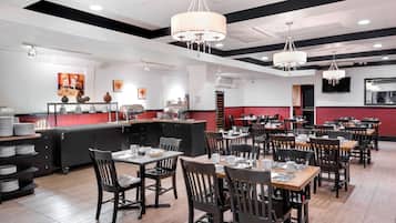 Päivittäinen buffetaamiainen (14.35 CAD per henkilö)