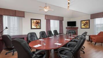 Deluxe Suite, Multiple Beds, Non Smoking | In-room safe, desk, iron/ironing board, free cribs/infant beds