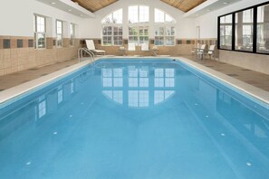 Una piscina cubierta