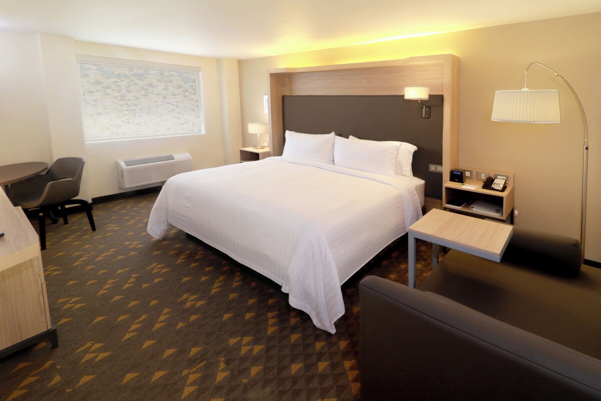Suite, 1 King Bed | Minibar, in-room safe, desk, blackout drapes