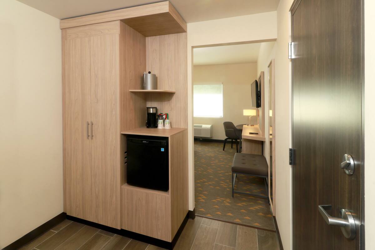 Minibar, két bảo mật tại phòng, bàn, màn/rèm cản sáng 