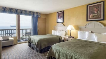 Suite, plusieurs lits, non-fumeurs | Bureau, espace de travail pour ordinateur portable