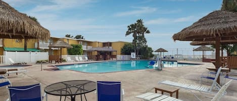 Outdoor pool, sun loungers